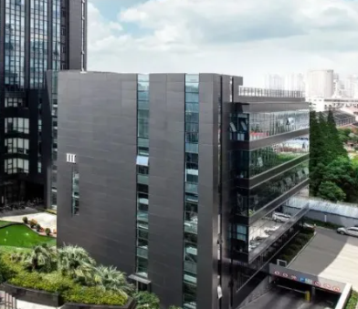 桥梁防撞墙钢模板定制加工要点及长城钢模板厂施工应用案例